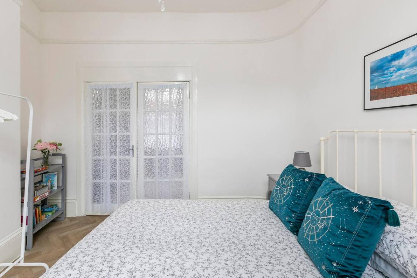 4 Bed Home 3 Mins From Harbour + Sandy Beach Folkestone Exterior photo